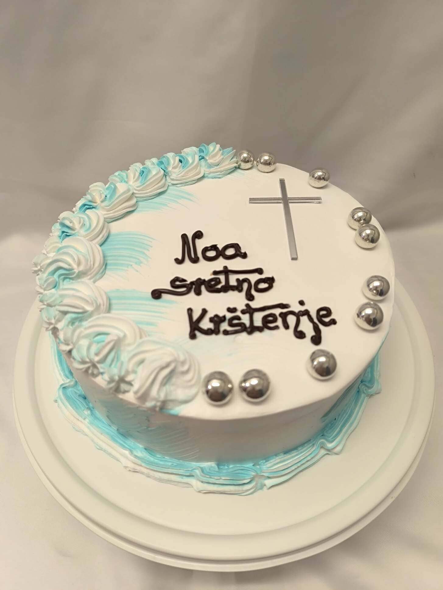 torta krštenje, križ, kuglice, srebrno